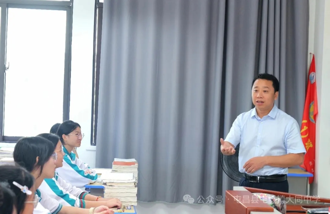 赵英杰到大同中学调研深入贯彻中央八项规定精神学习教育开展情况并讲授思政课