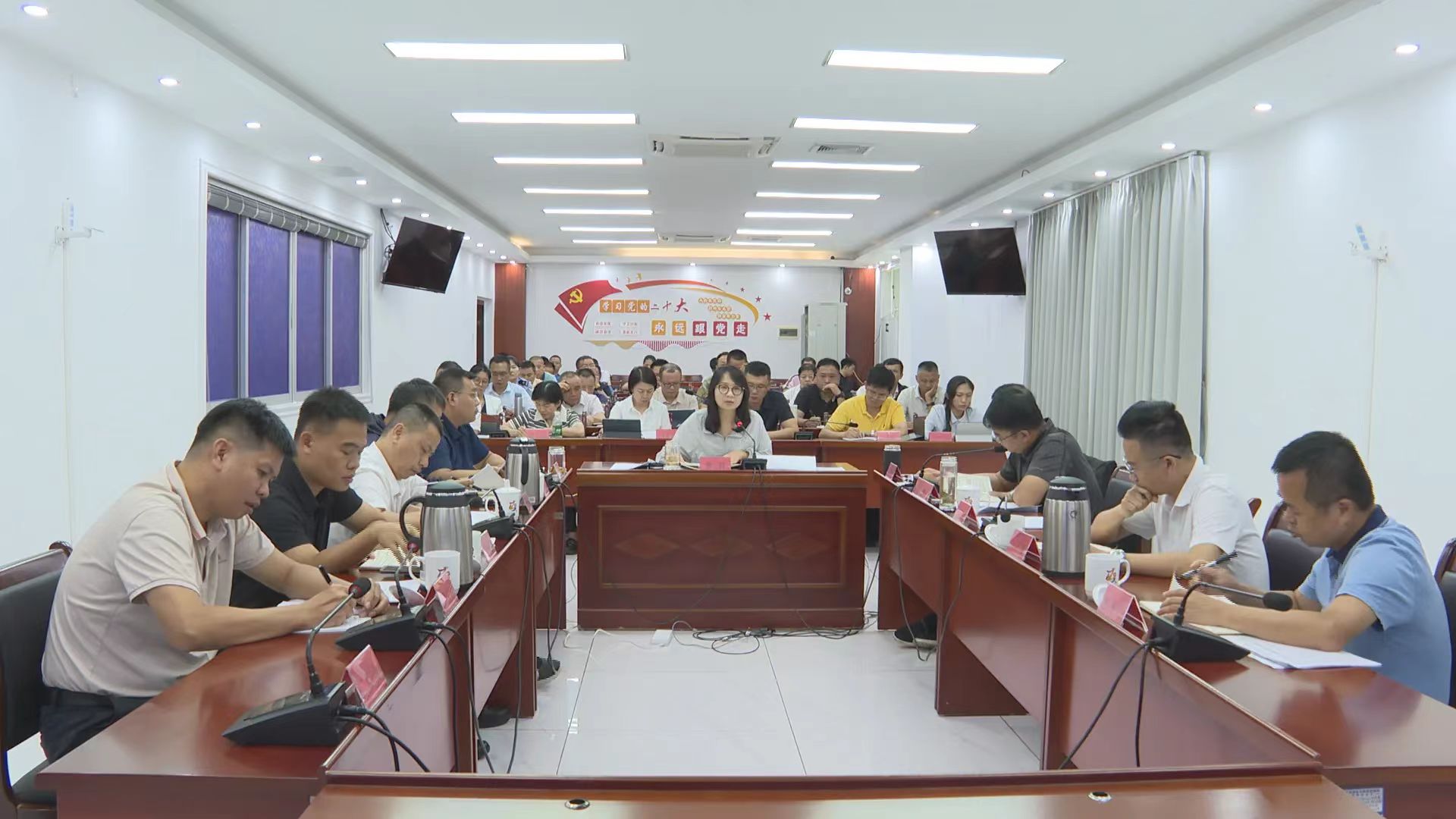 屯昌县防御台风“剑鱼”部署会议强调：以最严要求最实举措打好防台防汛主动仗 全力守护人民群众生命财产安全