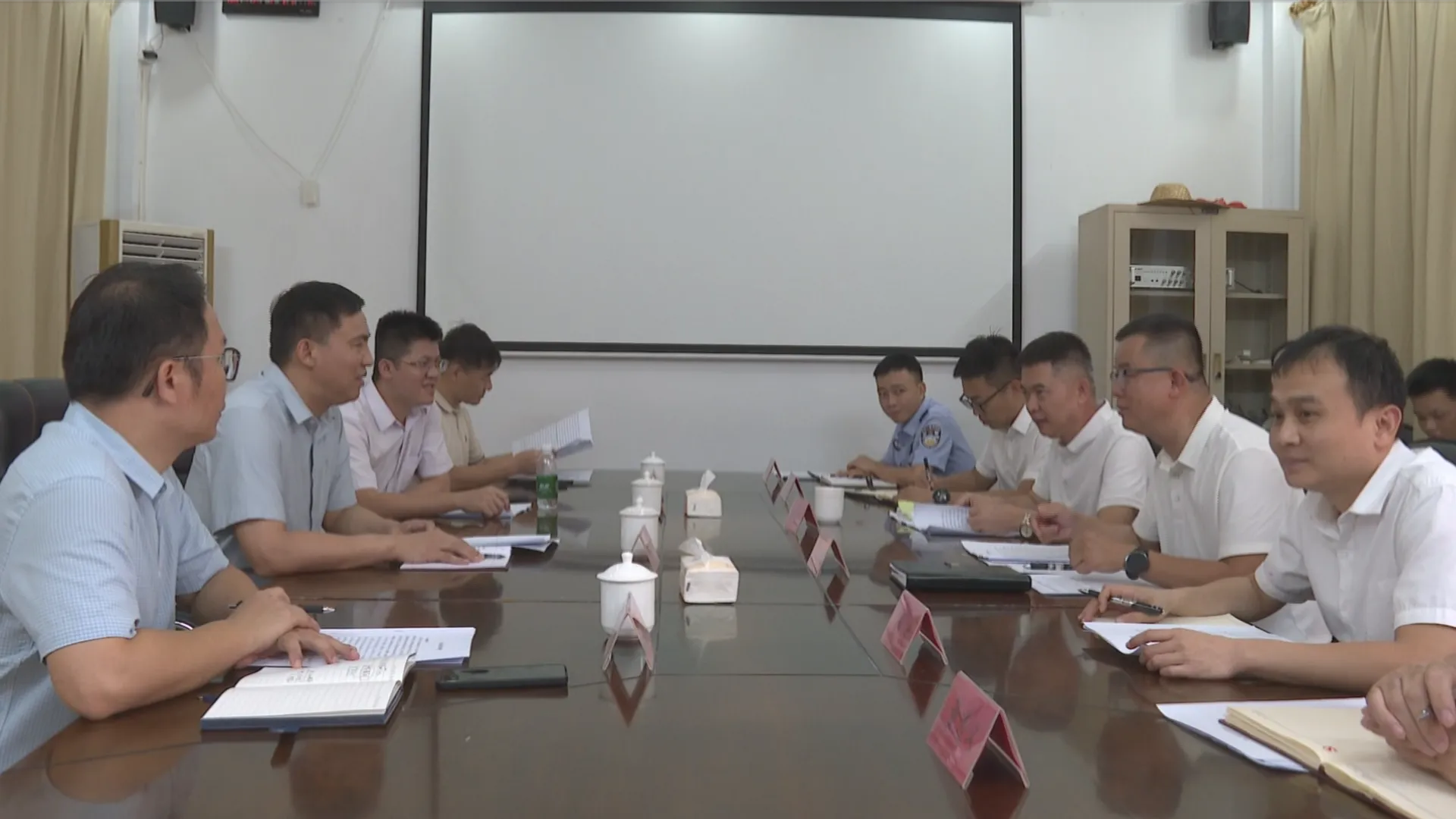 王国臣在坡心镇调研时强调：做强特色富民产业 守牢安全发展底线